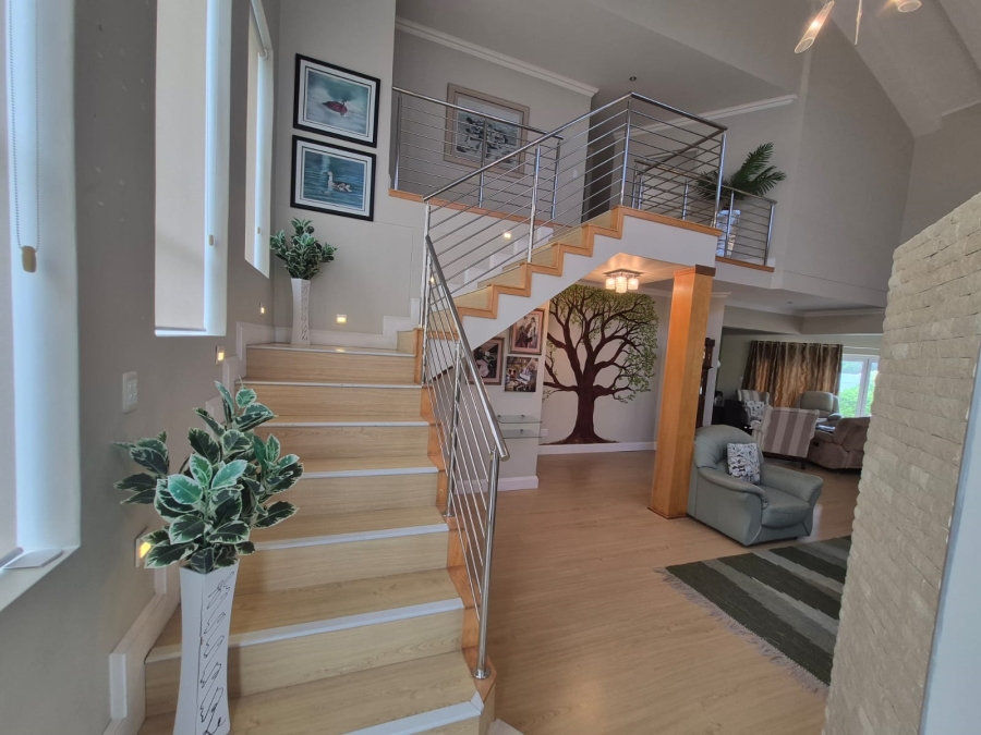 3 Bedroom Property for Sale in Boggomsbaai Western Cape